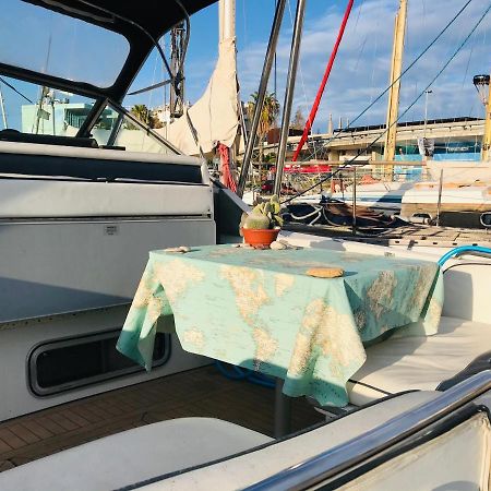 Отель Yacht Experience Barcelona Сан-Адриан-де-Бесос Экстерьер фото