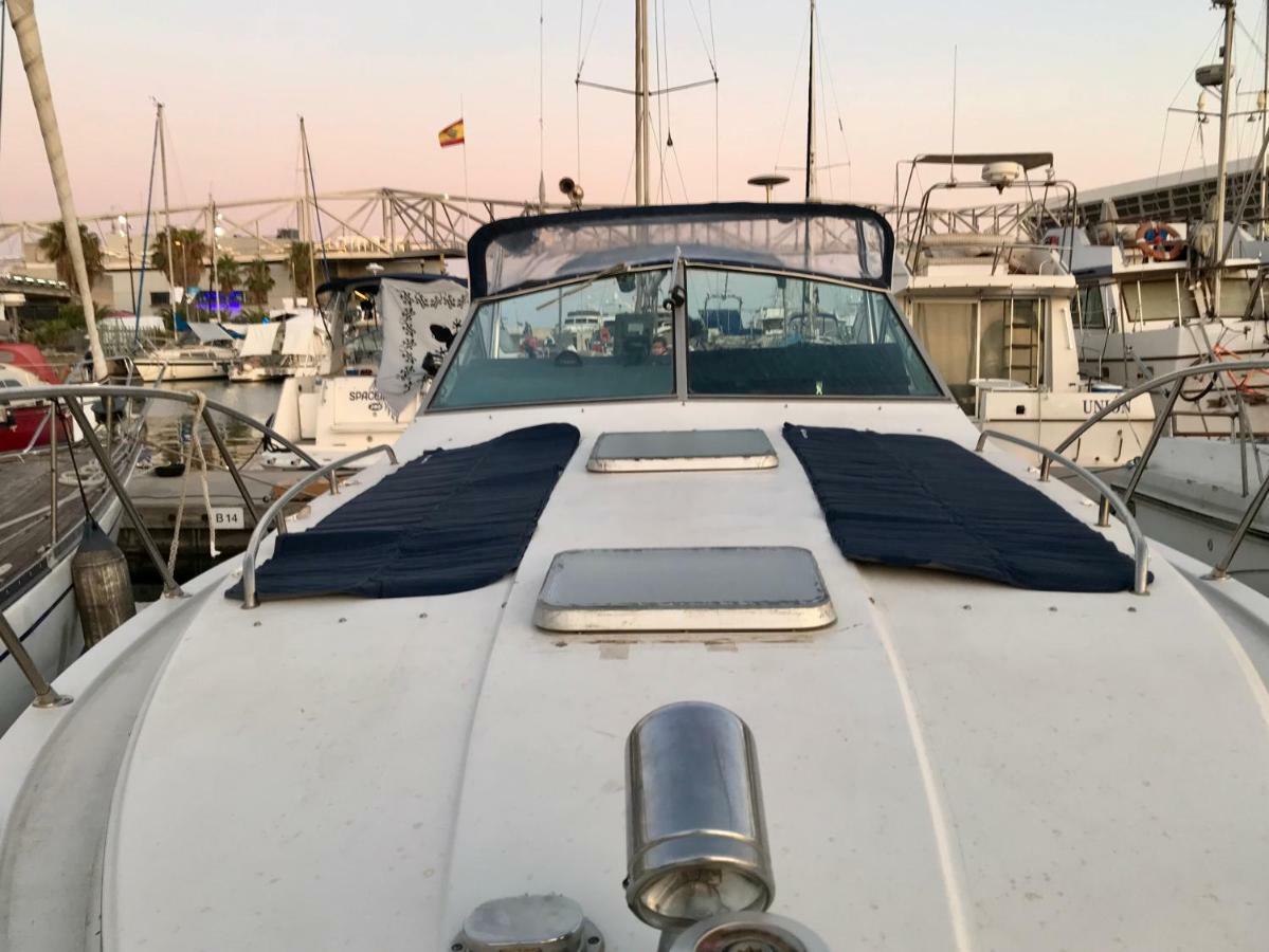 Отель Yacht Experience Barcelona Сан-Адриан-де-Бесос Экстерьер фото