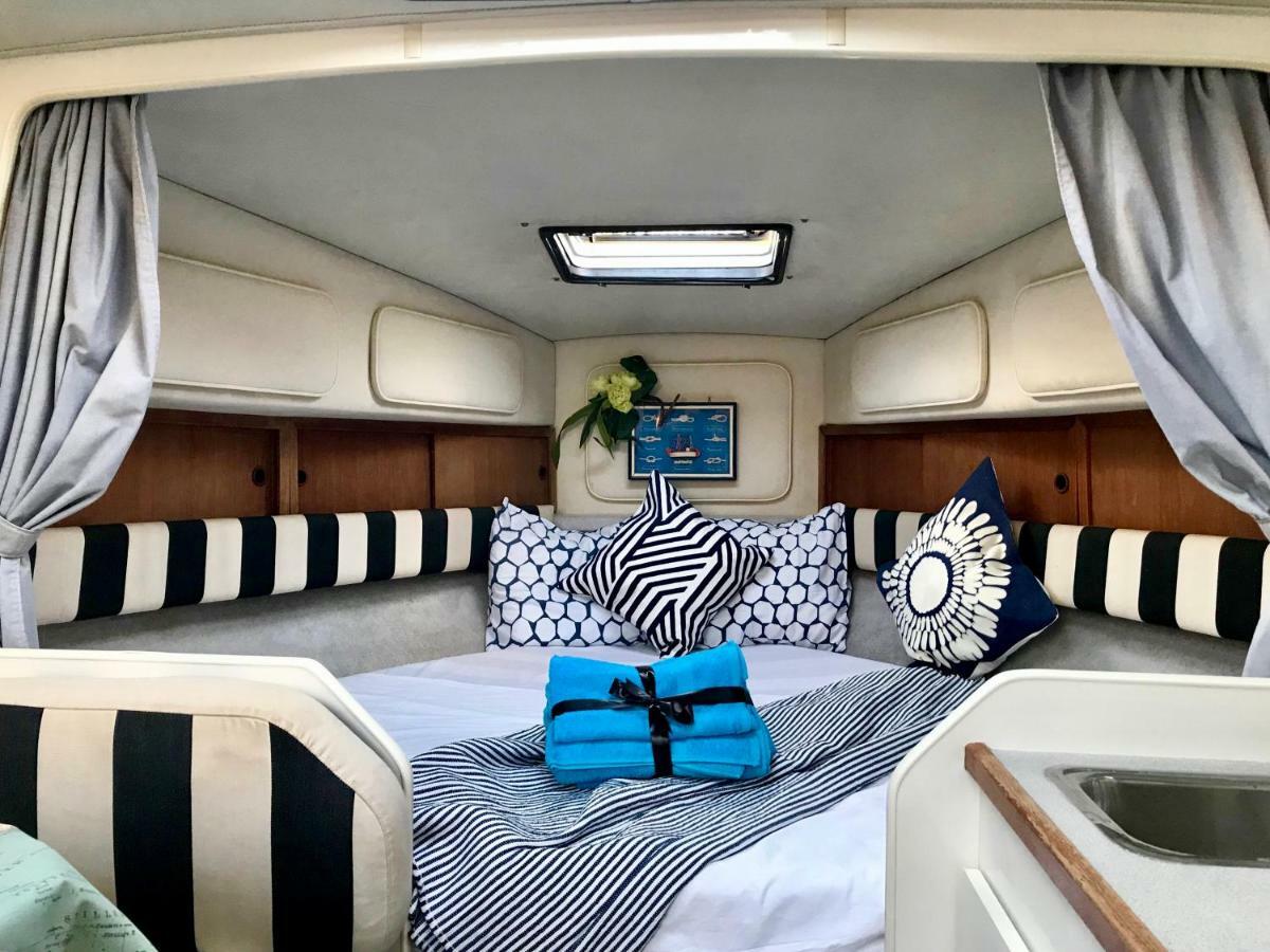 Отель Yacht Experience Barcelona Сан-Адриан-де-Бесос Экстерьер фото